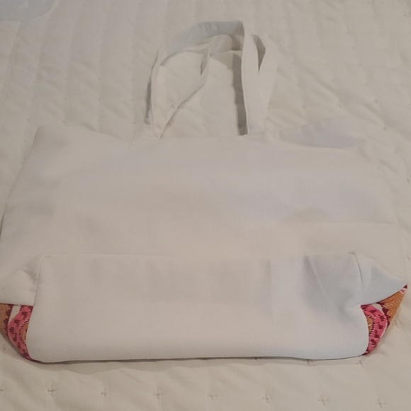 509 Broadway Pink and Orange Geometric Weekend Tote (24) - Picture 4 of 6